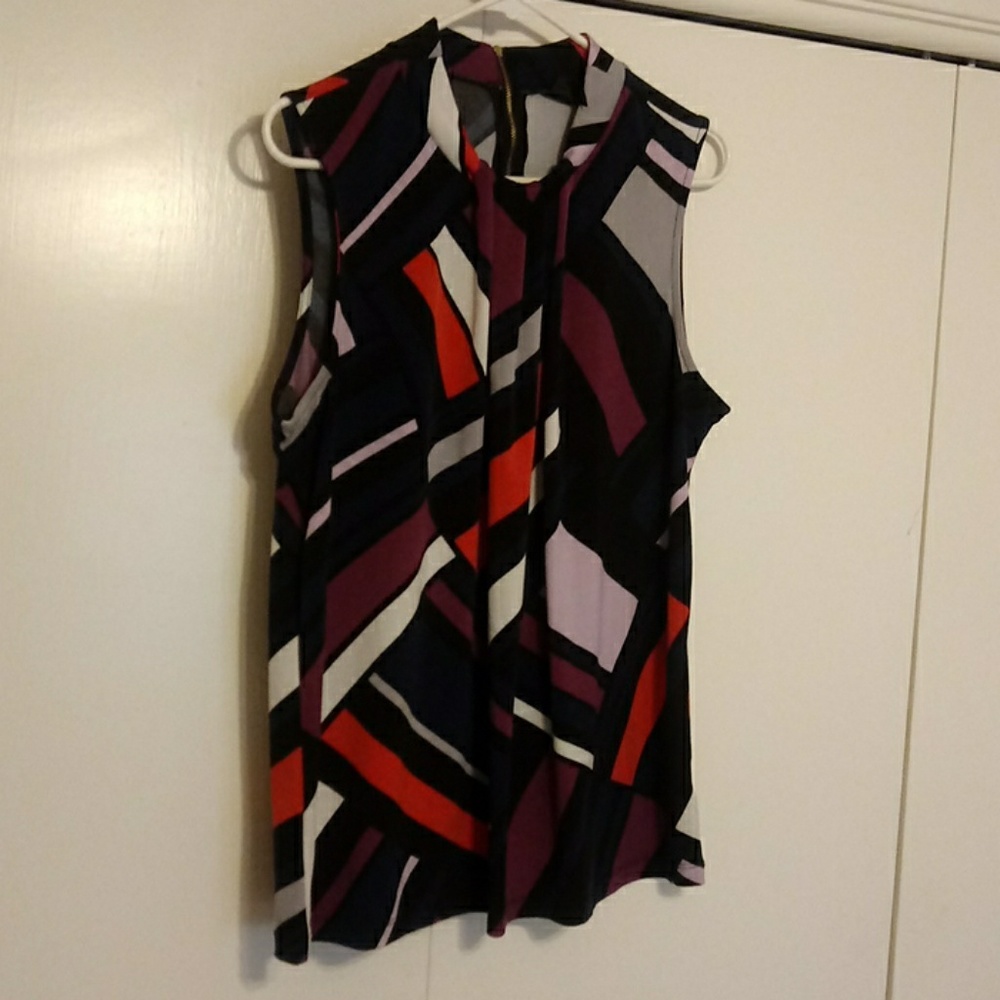 Zip back sleevless blouse